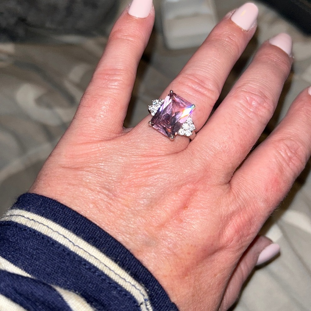 Size 7. Ring.